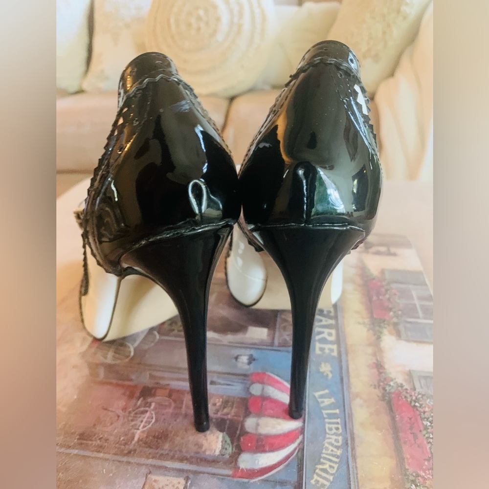 Black & White T-Strap Pumps - Picture 9 of 12
